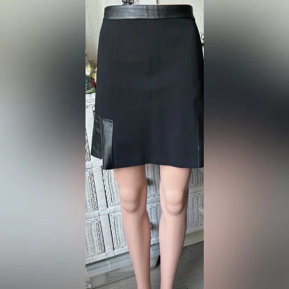 Club Monaco Mini Skirt Lambskin Black Leather Details Flared High Waisted size 2 - Picture 1 of 8